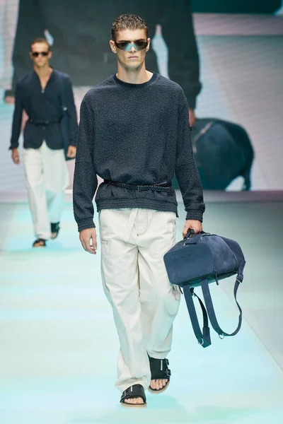 Look 10